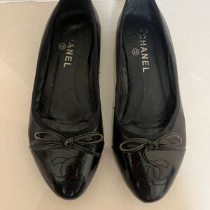Black chanel ballet flats